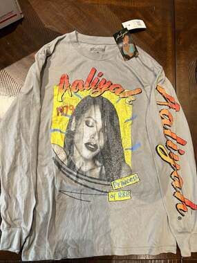 Official Aaliyah Size Medium Long Sleeve